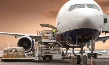 IATA: грузовые авиаперевозки в мире в марте упали на 15,2 %